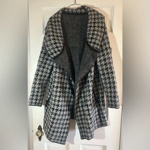 Tahari houndstooth cardigan